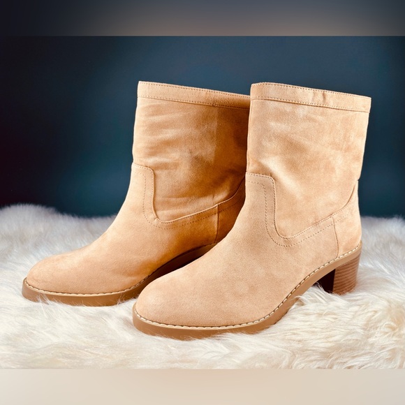 NWOT LOFT Vegan Microsuede Booties with wooden heel - Picture 4 of 10